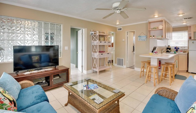 Cozy Ormond Beach Bungalow: Steps to the Sand