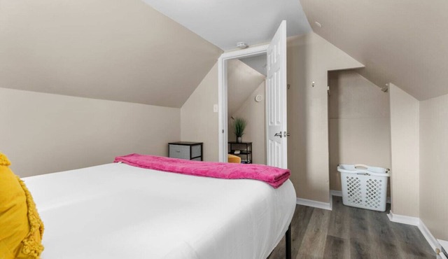 Cozy Oshkosh Home Minutes from UW, EAA & Downtown