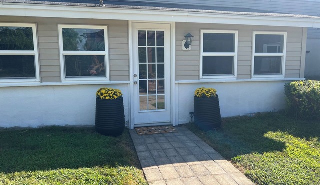 Cozy “Oswego River” Area Basement Suite Sunroom & Hot Tub in Phoenix NY