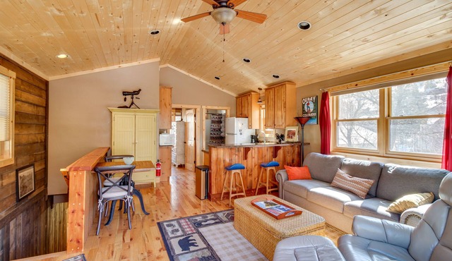 Cozy Ouray Hideaway: Mountain Views, Steps to Main