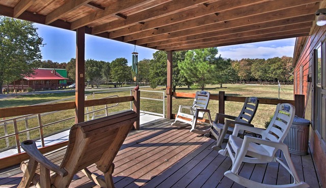 Cozy Outdoor Escape w/ Porch ~ 1 Mi to Marina