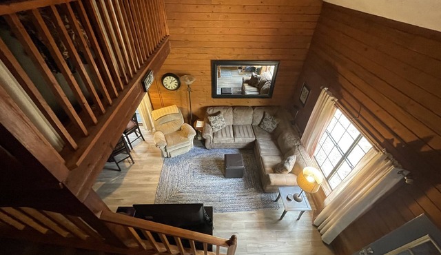 Cozy Ozarks Retreat ~ Updated Cabin Condo with Screened Porch