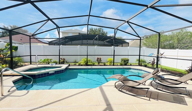 Cozy Palms Villa: South-Facing Pool/Spa – 25 Mins to Disney!