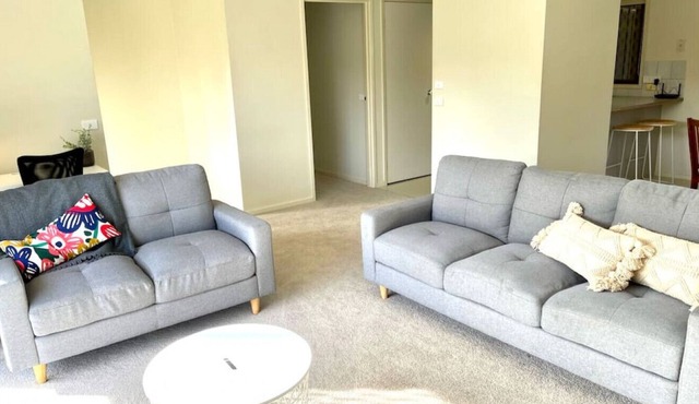 Cozy park-side home close to city and beaches