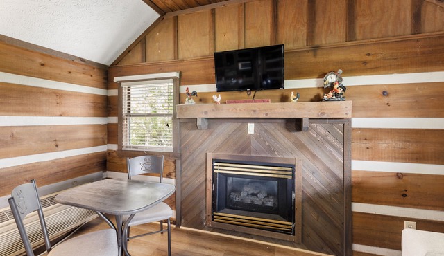 Cozy Parkway Cabin with Mountain Views - Cabin 4
