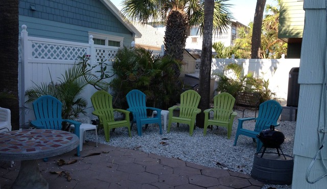 Cozy Pass-a-Grille Cottage