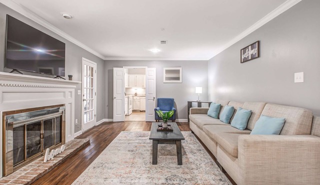 Cozy Patio, Mins to Downtown! Cordova Colonial