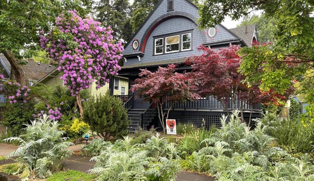 Cozy PDX Hideout, Ideal Location