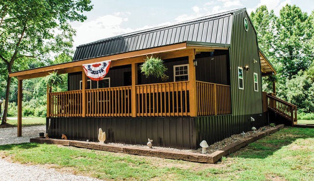 Cozy & peaceful 2-bedroom cabin in charming Salt Lick.