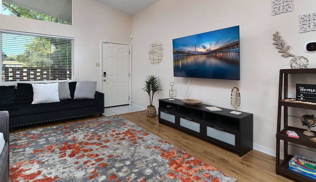Cozy & Peaceful Home in San Antonio- 5min from Airport