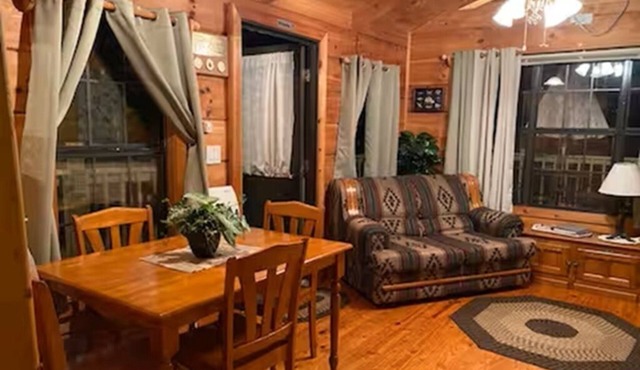 Cozy peaceful Log cabin Lake Hartwell dock WIFI/AC