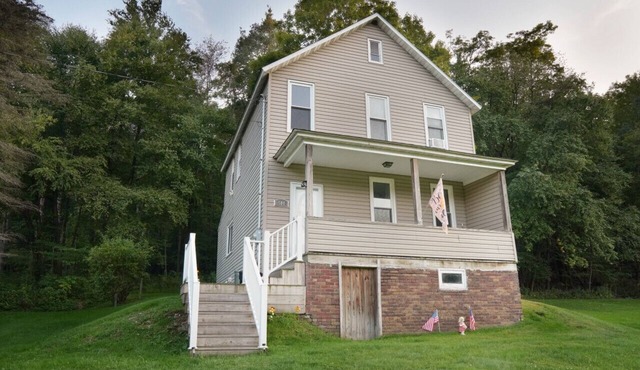 Cozy & Peaceful 3BR Retreat – Porch, Creek Sounds & Wildlife Views