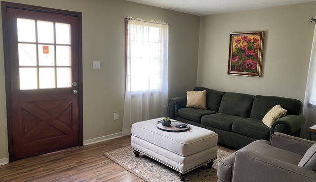 Cozy Peacock House in quiet neighborhood in Jackson