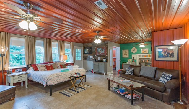 Cozy pet friendly retreat near Nashville!