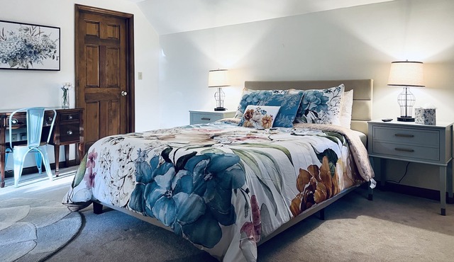 Cozy, pet-friendly 3-bedroom plus office sleeps up to 10!