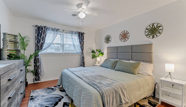 Cozy Pet-Friendly 3BR Near Norfolk Beaches