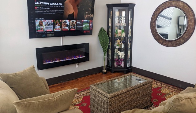 Cozy Pet Friendly Family Home- King Bed, Free Parking, Full Laundry and Wi-Fi