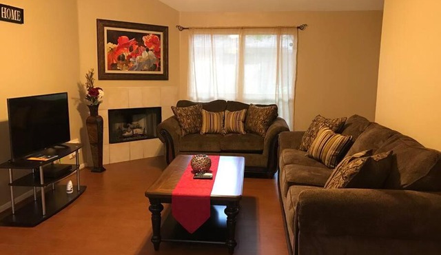 Cozy Pet-Friendly Home- Huge Spring Discounts