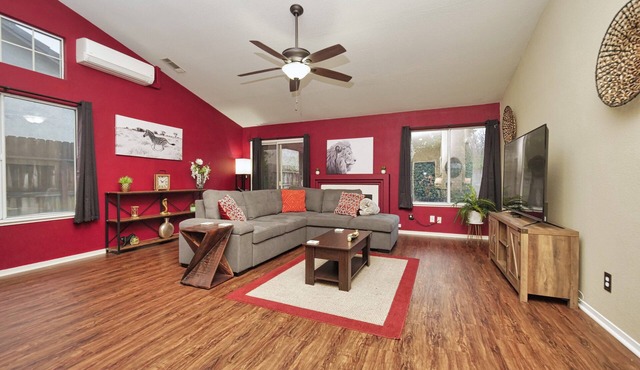 Cozy pet friendly home in a tranquil neighborhood