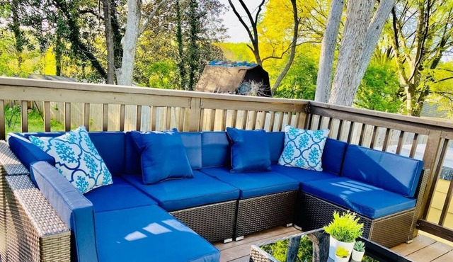 Cozy Pet-Friendly Home w/ Large Yard & Spa Bath - Near Airport & Midtown