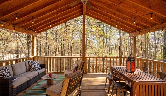 Cozy, Pet Friendly Home Steps from GFL