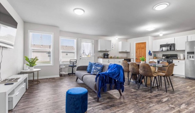 Cozy Pet-Friendly Ranch NoStairs, ideal long stays