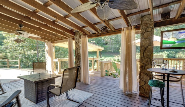 Cozy, Pet-friendly Retreat in Hickory w/Fire Pit!