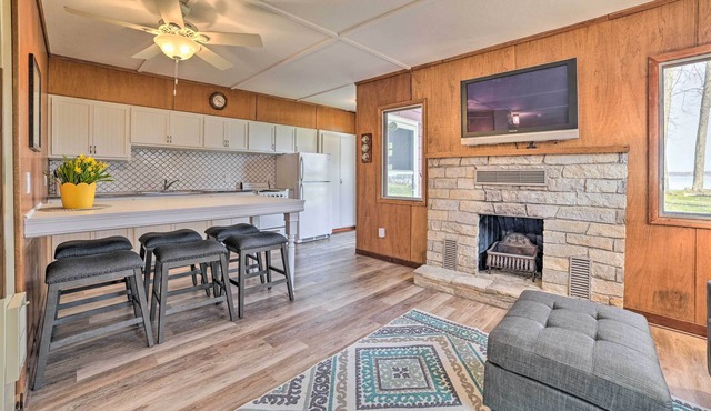 Cozy Petoskey Area Retreat on Burt Lake Access!