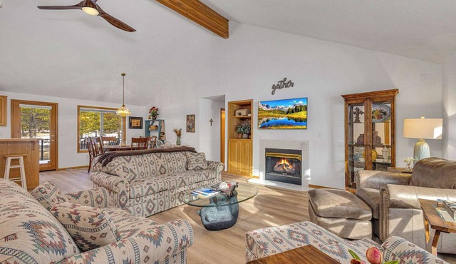 Cozy, pets, AC HT, SHARC passes for 2026, 3b3b