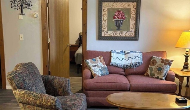 Cozy Pine City Hideaway