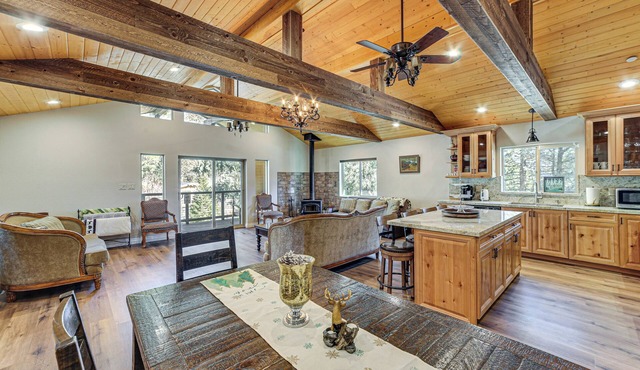Cozy Pine Mountain Club Cabin w/Large Deck