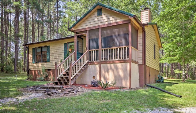 Cozy Pine Mountain Cabin with Screened Porch and Yard!