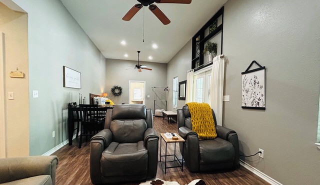 Cozy, Piney Woods Barndo Studio in Silsbee-4 minutes from town.