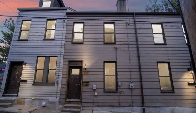 Cozy Pittsburgh House: Fire Pit, Free WiFi!