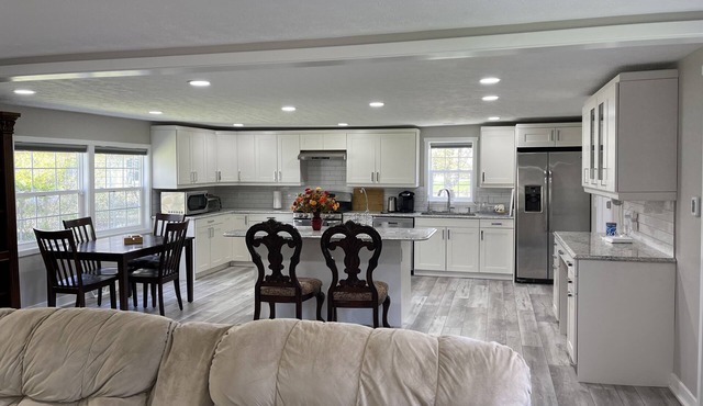 Cozy place in country settings, only 5 min from ND. No parties allowed however.