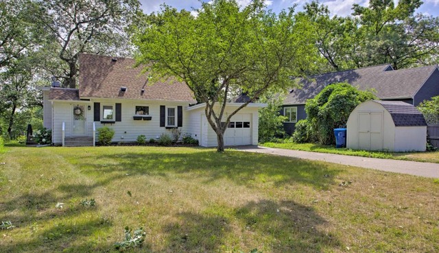 Cozy Plymouth Cottage with Medicine Lake View!