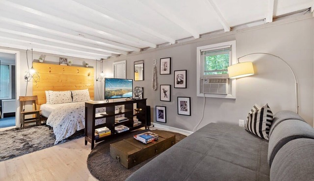 Cozy Pocono Bungalow | Fireplace | Firepit