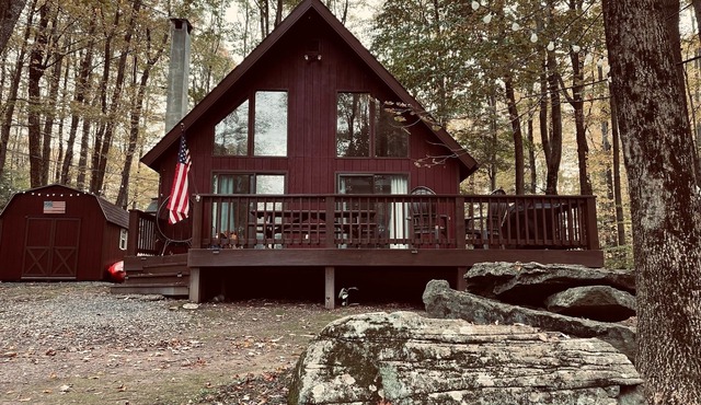 Cozy Pocono Chalet in Gated Community