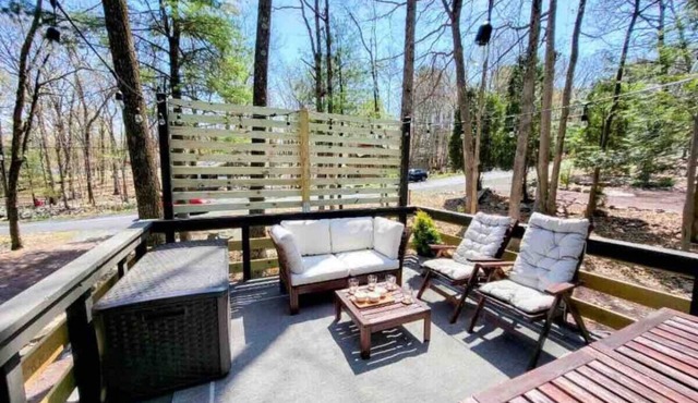 Cozy Pocono retreat w/comfort & style ~ Fire Pit