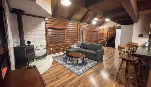 Cozy Poconos Cabin Getaway - 8 min from Kalahari!