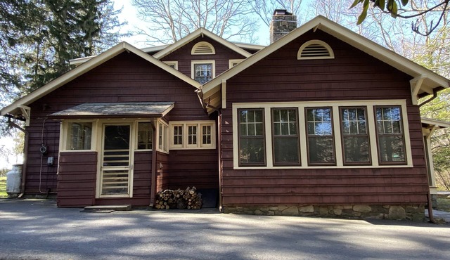 Cozy Poconos Cottage on Skytop Property+access to many resort activities/dining