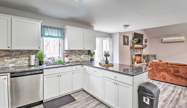 Cozy Poconos Escape: Pool Access & Pet-Friendly!