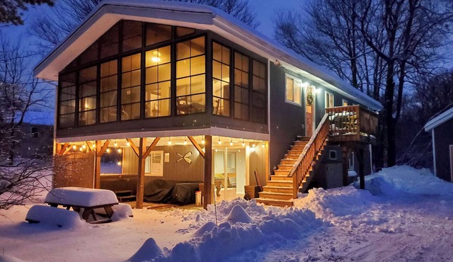 Cozy Poconos Lake Retreat w/Hot Tub, Sauna & Pool