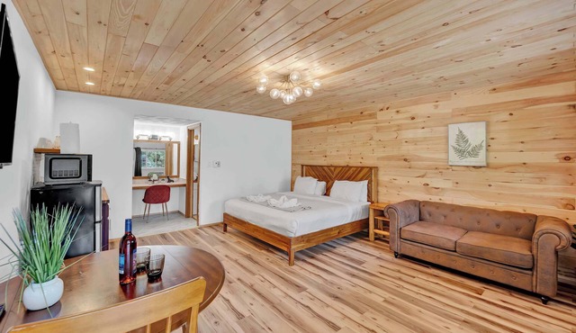 Cozy Poconos Retreat | Firepits | Pet Friendly