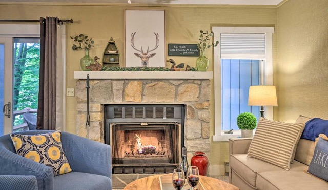 Cozy Poconos Townhome with Fireplace Near Jack Frost