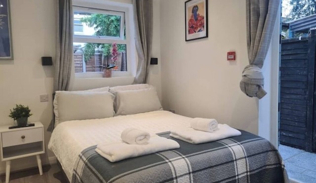 Cozy Pod 2 – Charming Victorian Stay in North London