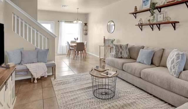 Cozy Point Retreat : Relax and Unwind in our Home