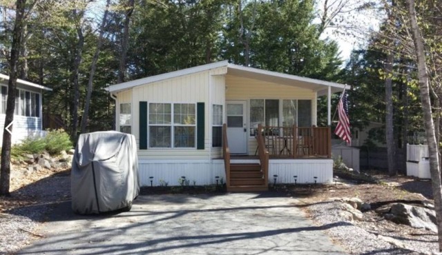 Cozy Point Sebago Cottage