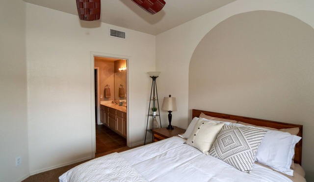 Cozy Pointe Resort Condo - Walking Distance to North Mountain!