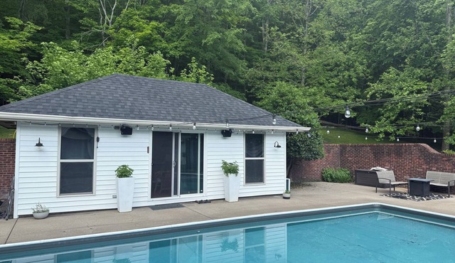 Cozy Pool House 20 mins from Downtown